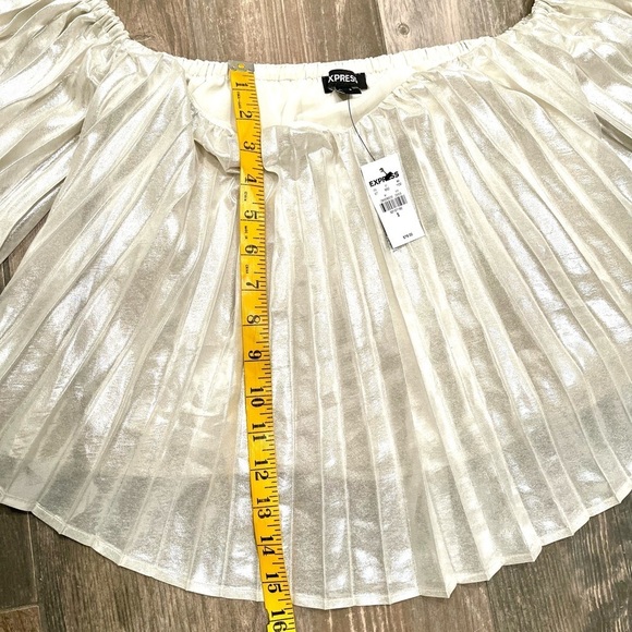 EXPRESS Pleated Off The Shoulder Balloon Sleeve Top SMALL NWT White Metallic - Picture 9 of 13